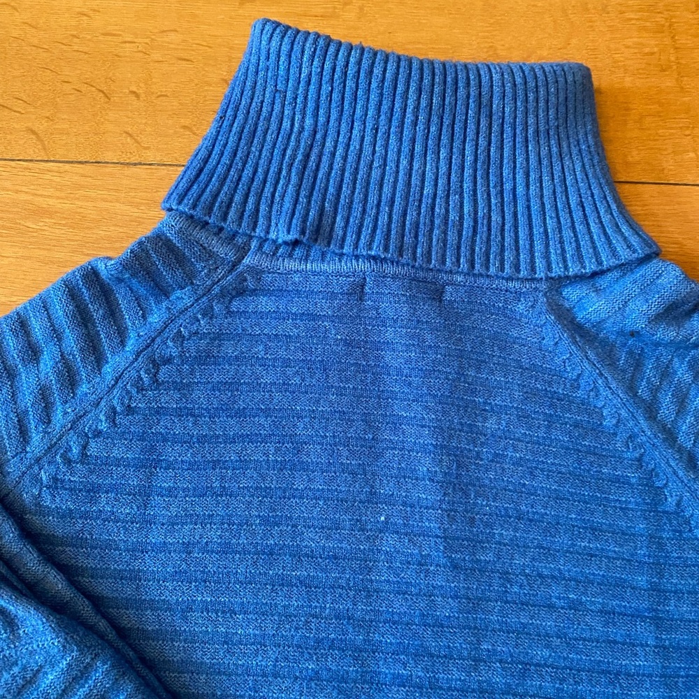 Blue light weight tunic sweater